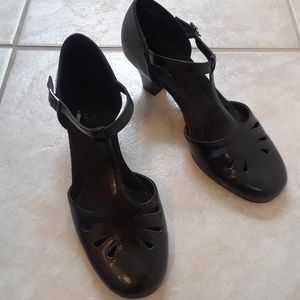 Aerosoles black t-strap Mary Janes